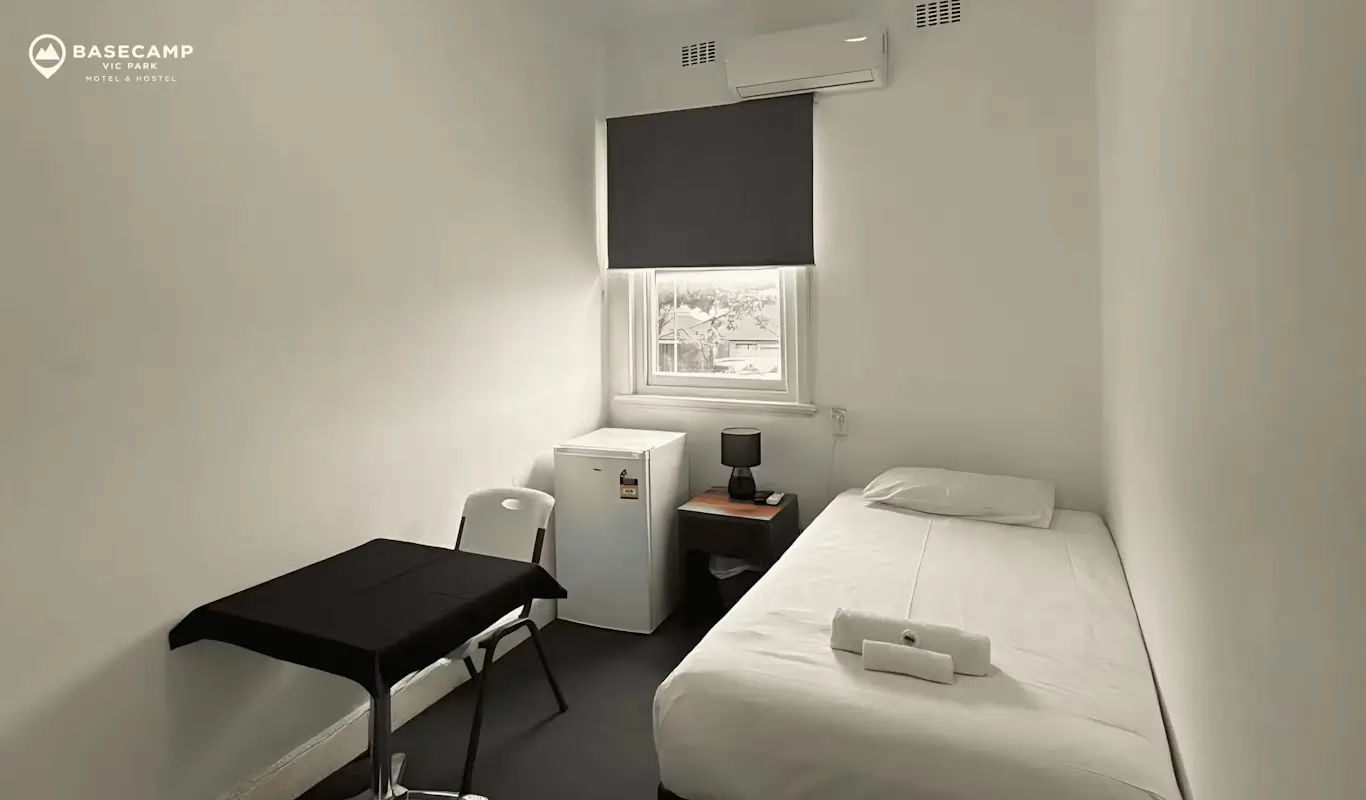 Private Hostel Single Room with Shared Bathroom 3